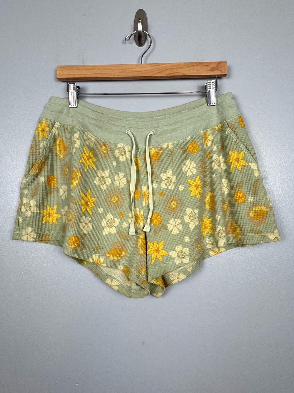 Toad & Co. green & yellow organic cotton blend waffle knit shorts, large.
